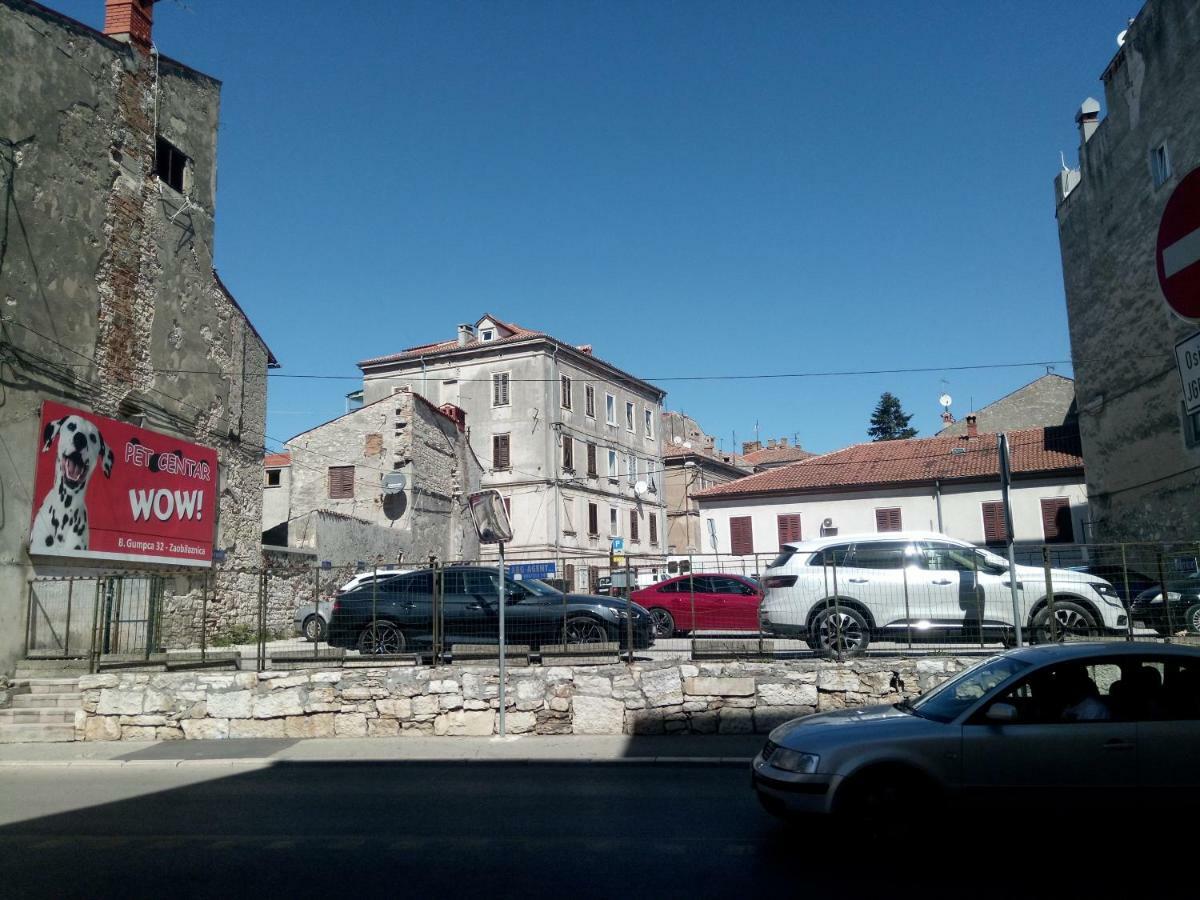 Collins Apartments Center Pula Zewnętrze zdjęcie